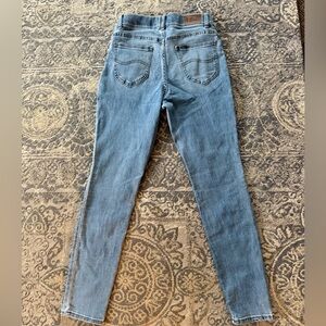 Pull-On Lee Blue Skinny Jeans Versatile Everyday Wear